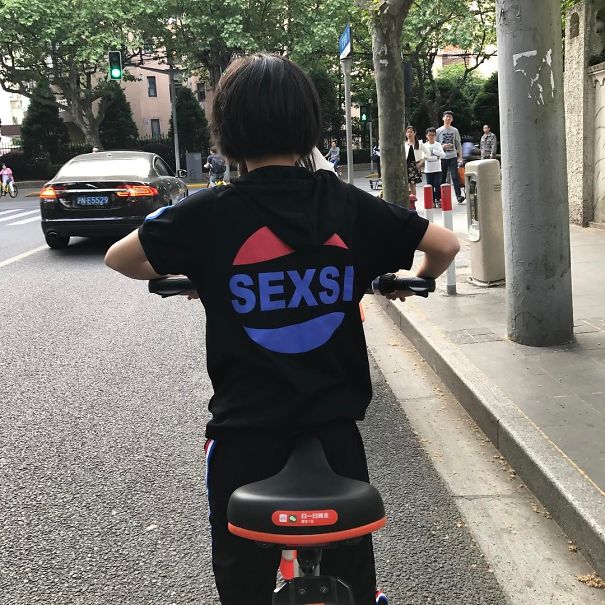 10+ Times People Had No Idea What They Were Wearing