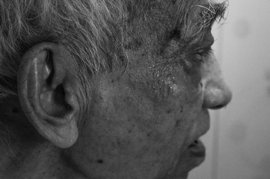 Fragments: My Grandpa's Story I Documented After He Suffered Multiple Strokes Fragments: My Grandpa's Story I Documented After He Suffered Multiple Strokes