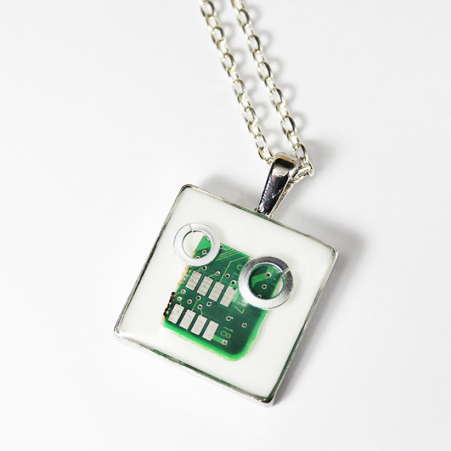 I Turned Electronic Components Into Tiny And Biggie Robots