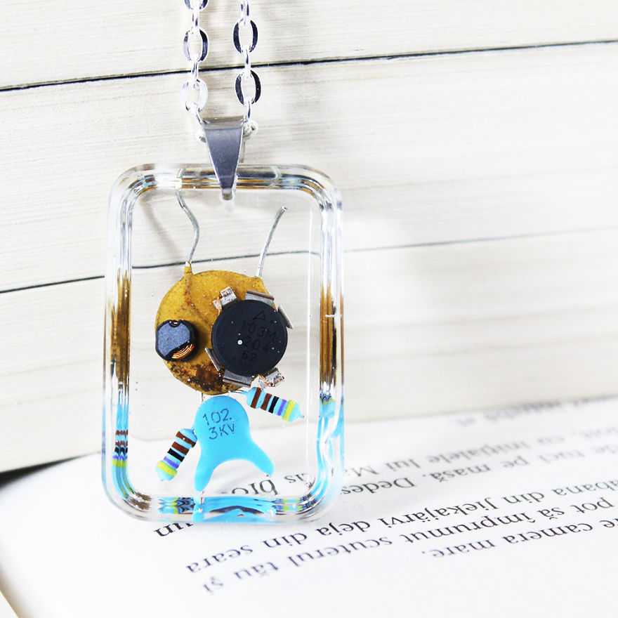 I Turned Electronic Components Into Tiny And Biggie Robots