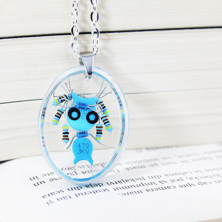 I Turned Electronic Components Into Tiny And Biggie Robots