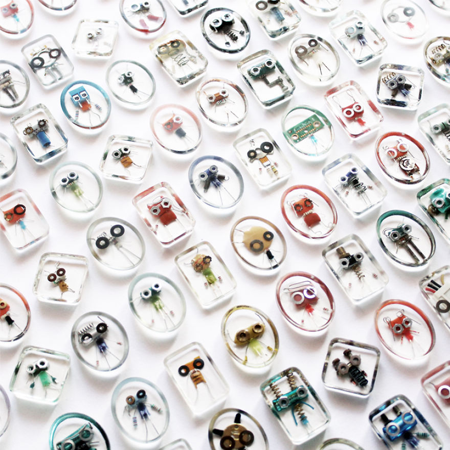 I Turned Electronic Waste Into Tiny And Biggie Robots