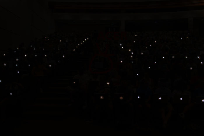 Someone Wondered What A Dark Lecture Room Would Look Like With Glowing Apple Laptops