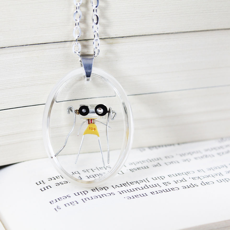 I Turned Electronic Components Into Tiny And Biggie Robots