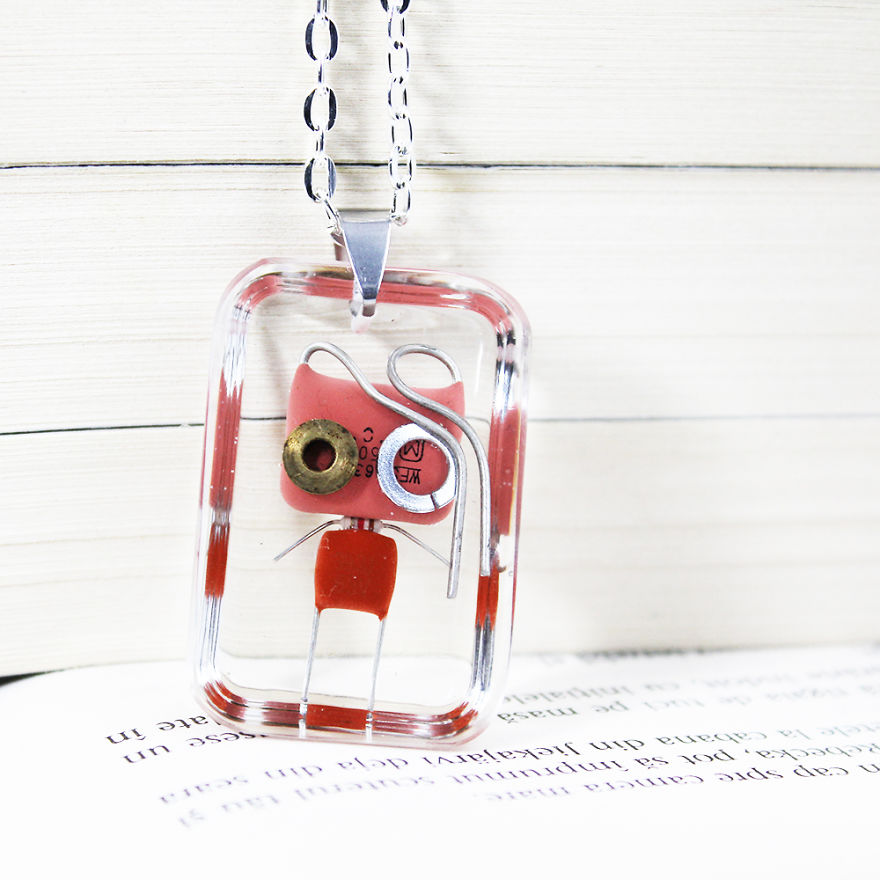 I Turned Electronic Components Into Tiny And Biggie Robots