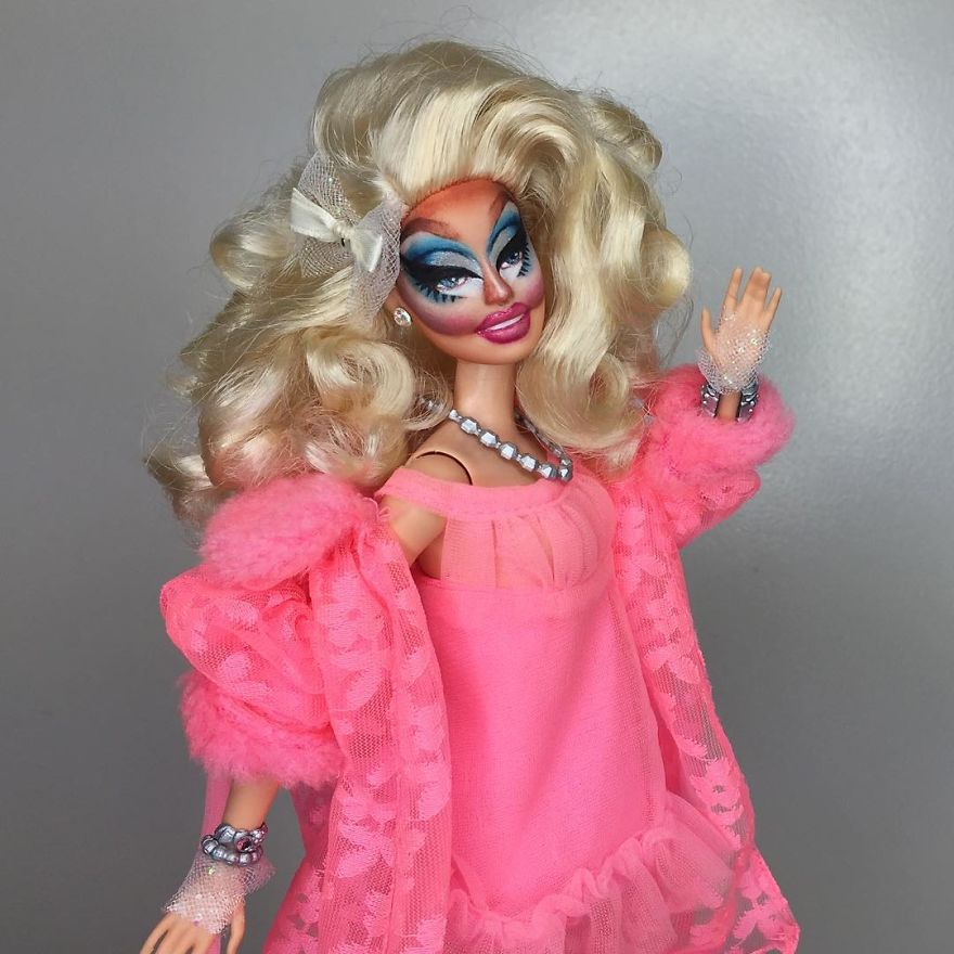 This Artist Turned Barbie Dolls Into Drag Queens From RuPaul’s Drag Race This Artist Turned Barbie Dolls Into Drag Queens From RuPaul’s Drag Race