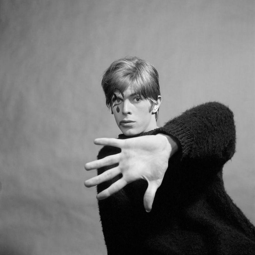 Never-Before-Seen Photos Of 20-Year-Old David Bowie Posing For His Debut Album Cover In 1967 