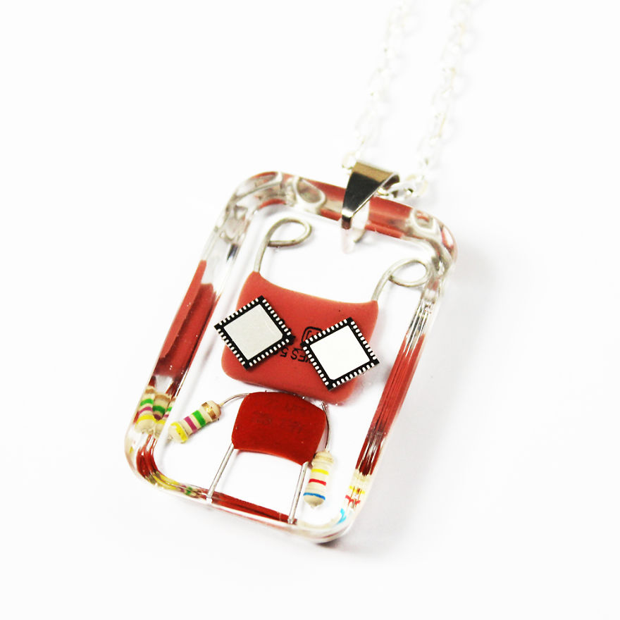 I Turned Electronic Waste Into Tiny And Biggie Robots