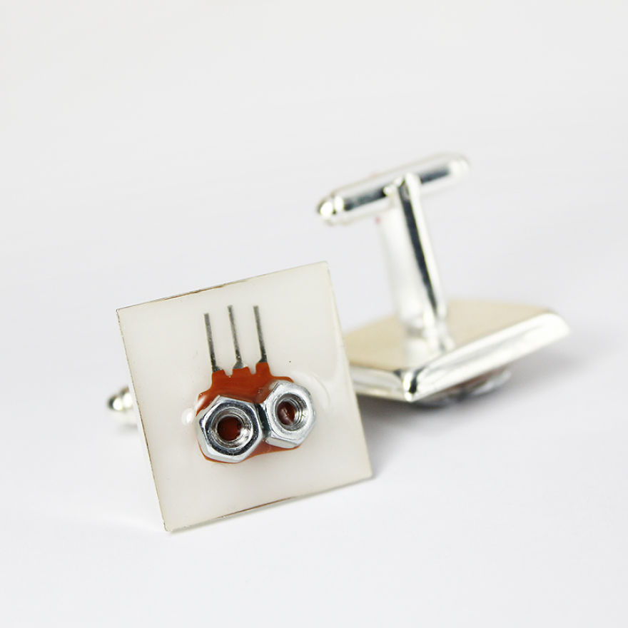 I Turned Electronic Waste Into Tiny And Biggie Robots