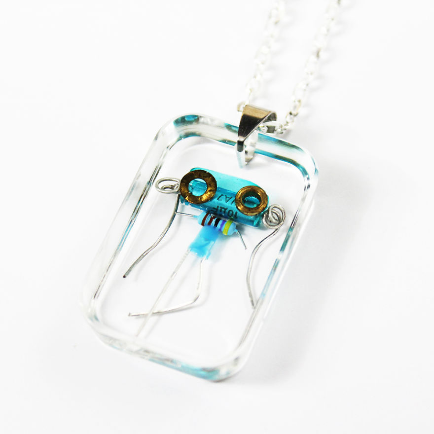 I Turned Electronic Waste Into Tiny And Biggie Robots