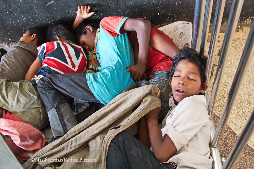 Nobody Cares: I Documented The Life In Kamalapur Railway Station, Dhaka