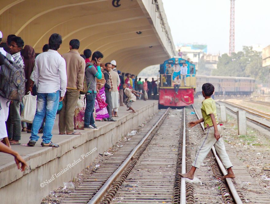 Nobody Cares: I Documented The Life In Kamalapur Railway Station, Dhaka