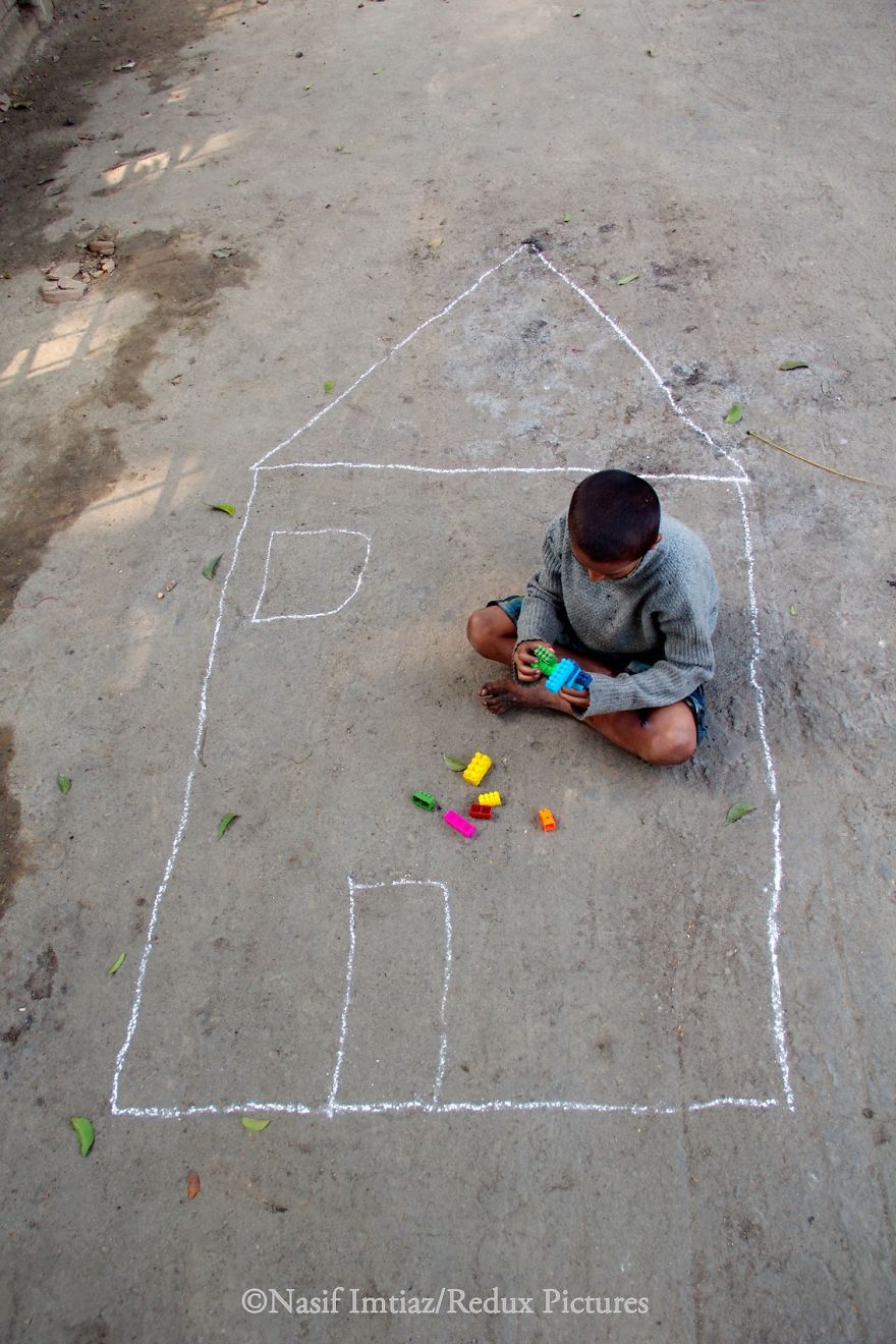 Nobody Cares: I Documented The Life In Kamalapur Railway Station, Dhaka