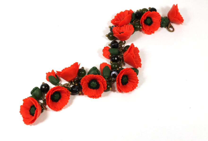 Bracelet With Poppies, Agate And Tint Quartz