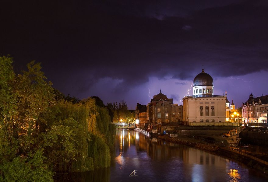 I've Spent 2 Years To Photograph Thunderstorms In My Hometown