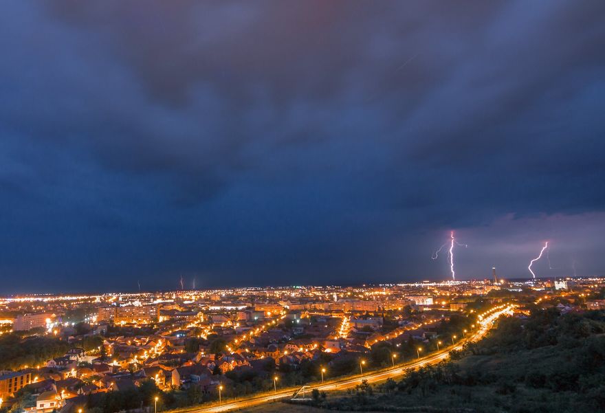 I've Spent 2 Years To Photograph Thunderstorms In My Hometown