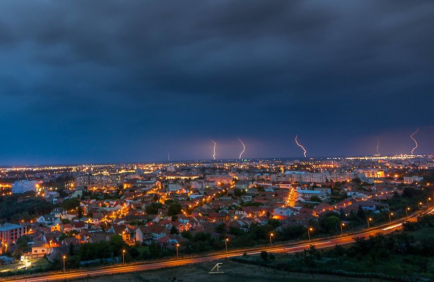 I've Spent 2 Years To Photograph Thunderstorms In My Hometown