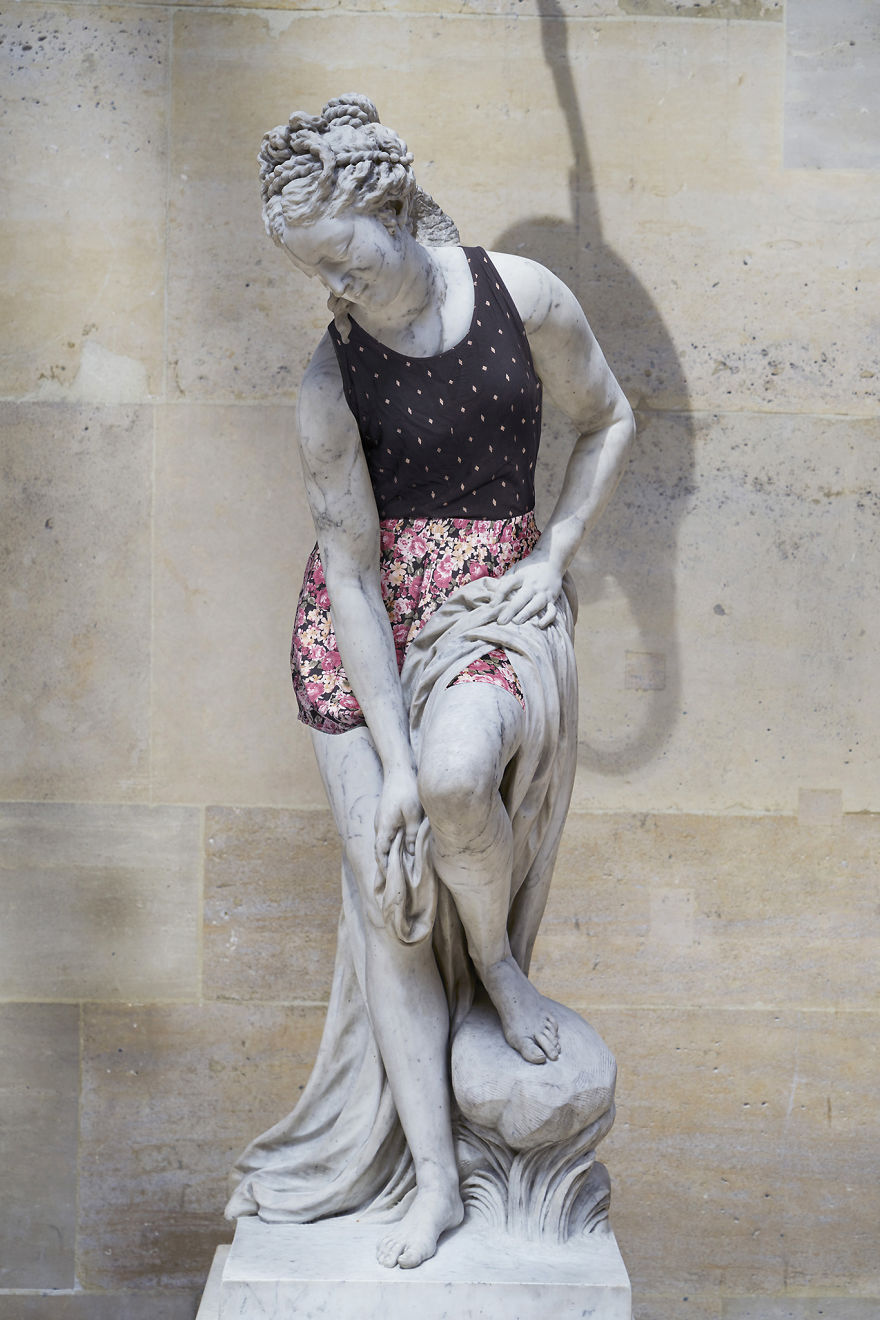 "the Hipsters In Stone" Project Is Back. Old Dressed Statues, Turning Instagram Stars