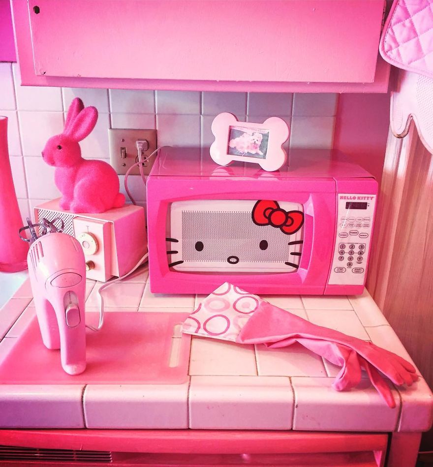 Woman Has Life Totally Pink For 30 Years Woman Has Life Totally Pink For 30 Years