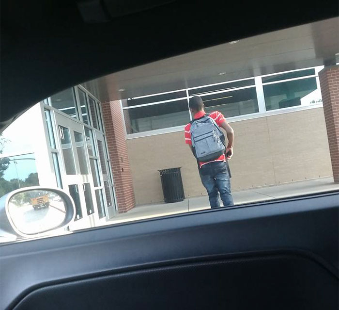 Everyone Ignored This Boy Banging On Doors For Help, Until This Guy Opened The Doors Everyone Ignored This Boy Banging On Doors For Help, Until This Guy Opened The Doors