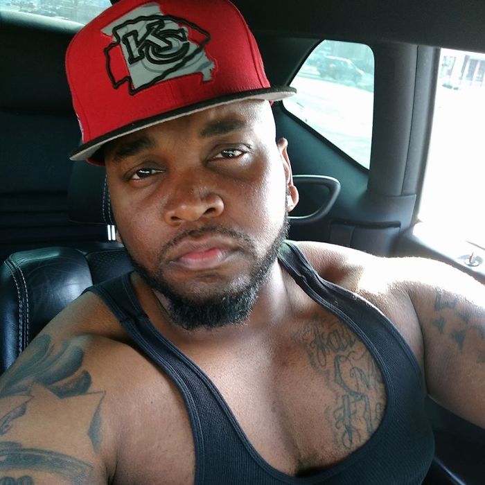 Everyone Ignored This Boy Banging On Doors For Help, Until This Guy Opened The Doors Everyone Ignored This Boy Banging On Doors For Help, Until This Guy Opened The Doors