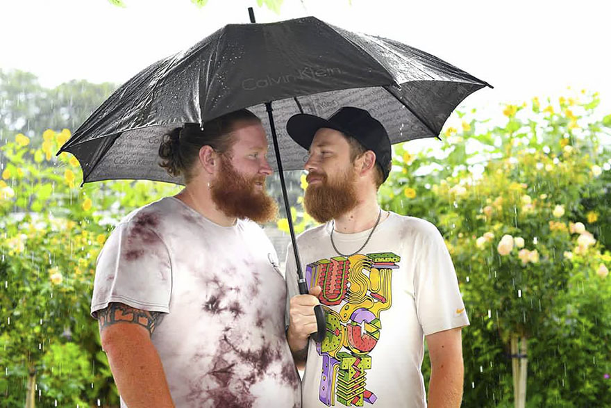 The Bride Was Busy During A Pre-Wedding Shoot, So The Groomsman Stepped In And The Result Is Hilarious The Bride Was Busy During A Pre-Wedding Shoot, So The Groomsman Stepped In And The Result Is Hilarious