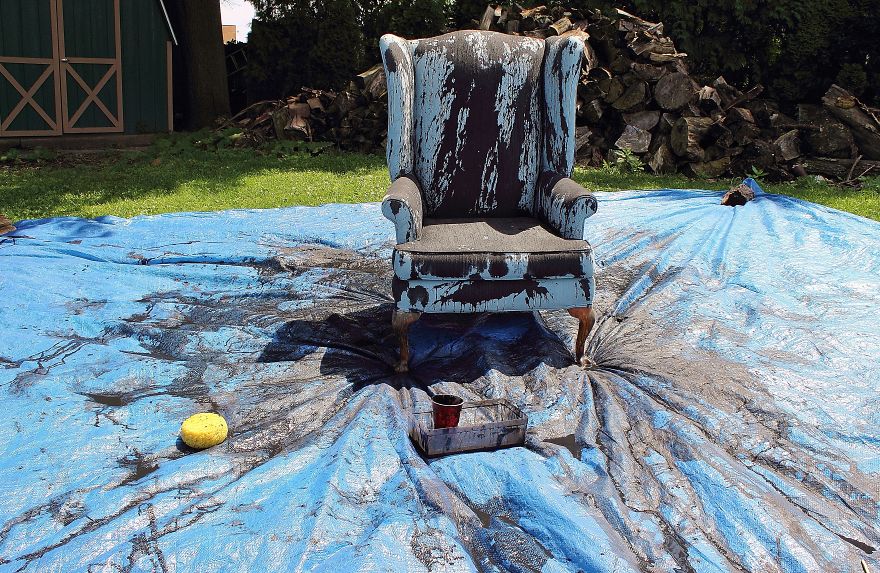 I Threw Buckets Of Paint On An Old Chair. Here's What Happened I Threw Buckets Of Paint On An Old Chair. Here's What Happened