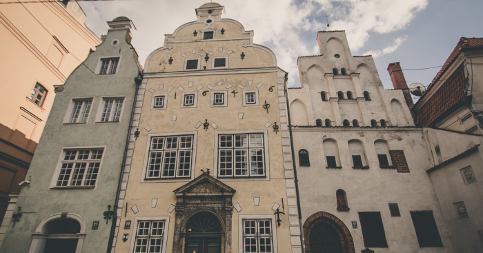 I Travel Around The Cities, Take Photos And Then Make Duplets