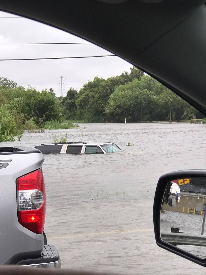 The Story Behind This Viral Pic Of Human Chain In Houston Will Restore Your Faith In Humanity The Story Behind This Viral Pic Of Human Chain In Houston Will Restore Your Faith In Humanity