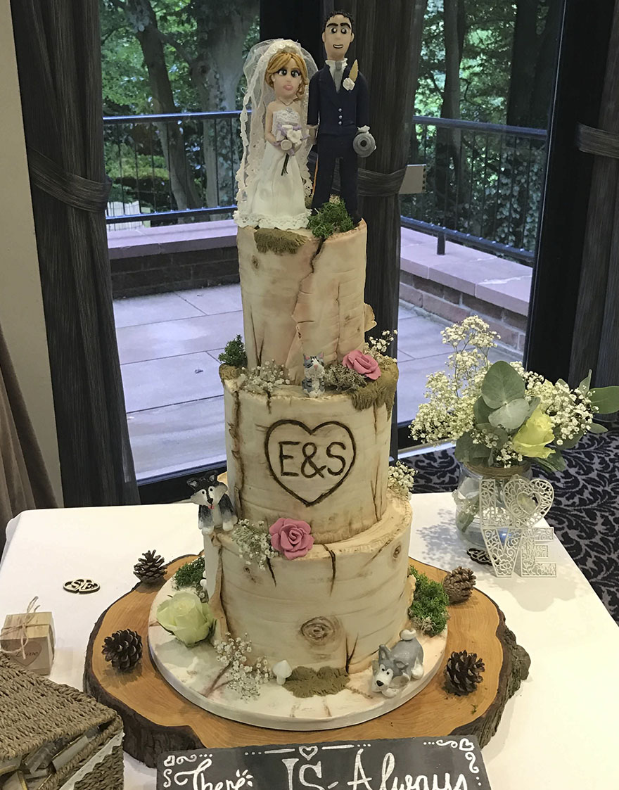 Couple Makes Their Malamutes Best Man And Maid Of Honor For Their Wedding And It's Too Cute Couple Makes Their Malamutes Best Man And Maid Of Honor For Their Wedding And It's Too Cute