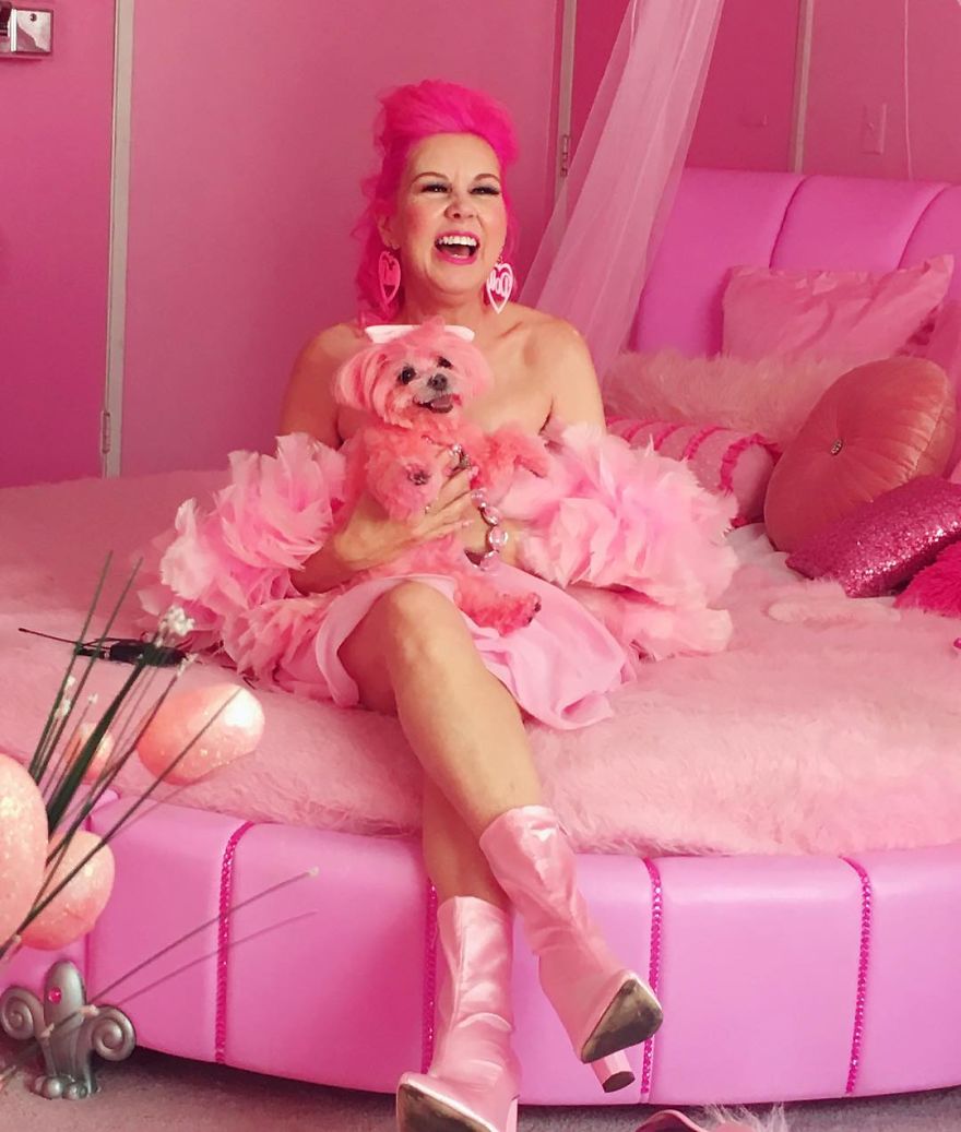 Woman Has Life Totally Pink For 30 Years Woman Has Life Totally Pink For 30 Years