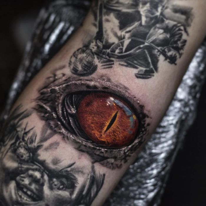 Belgian Tattooist Makes Realistic Tattoos That Give The Impression That They Are Printed On The Skin