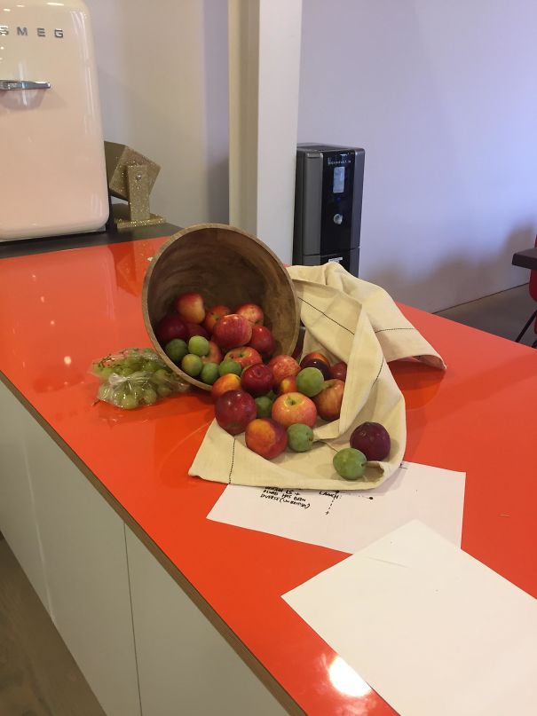 The Fruit Bowl At My Work Fell Over And Now It Looks Like A Renaissance Painting