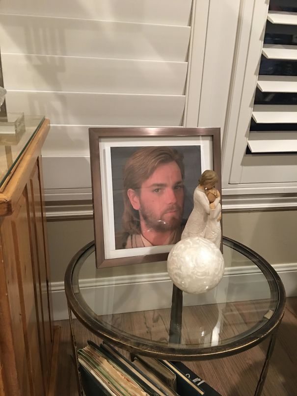 Obi-Wan Kenobi portrait in the frame on the side table 