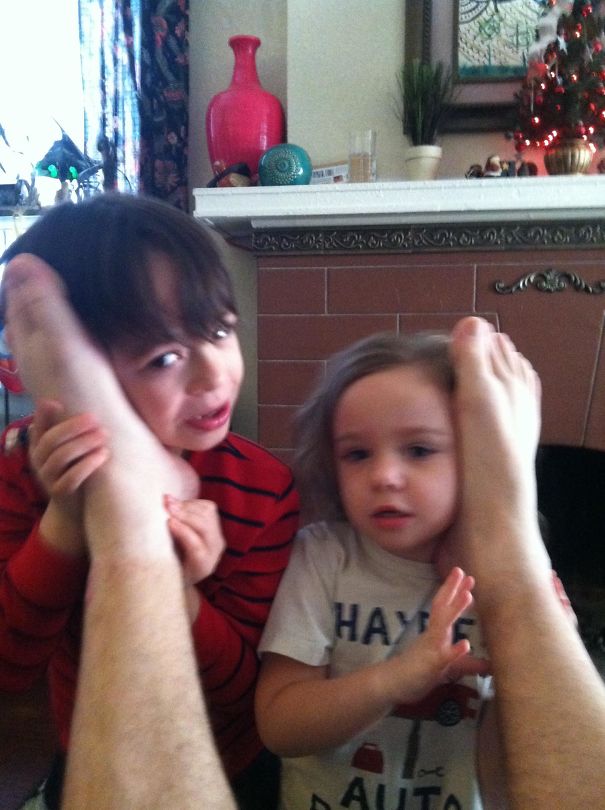 kids using their dads feet as a phone to contact Santa 