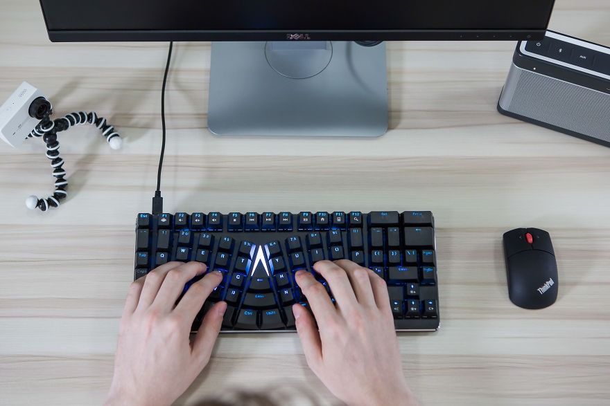 X-Bows: A Keyboard For More Comfortable Typing X-Bows: A Keyboard For More Comfortable Typing