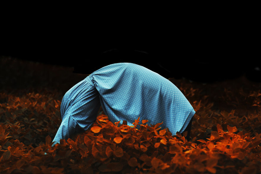 Artist Creates Surreal World Of Headless Clones In His Hide And Seek Series Artist Creates Surreal World Of Headless Clones In His Hide And Seek Series