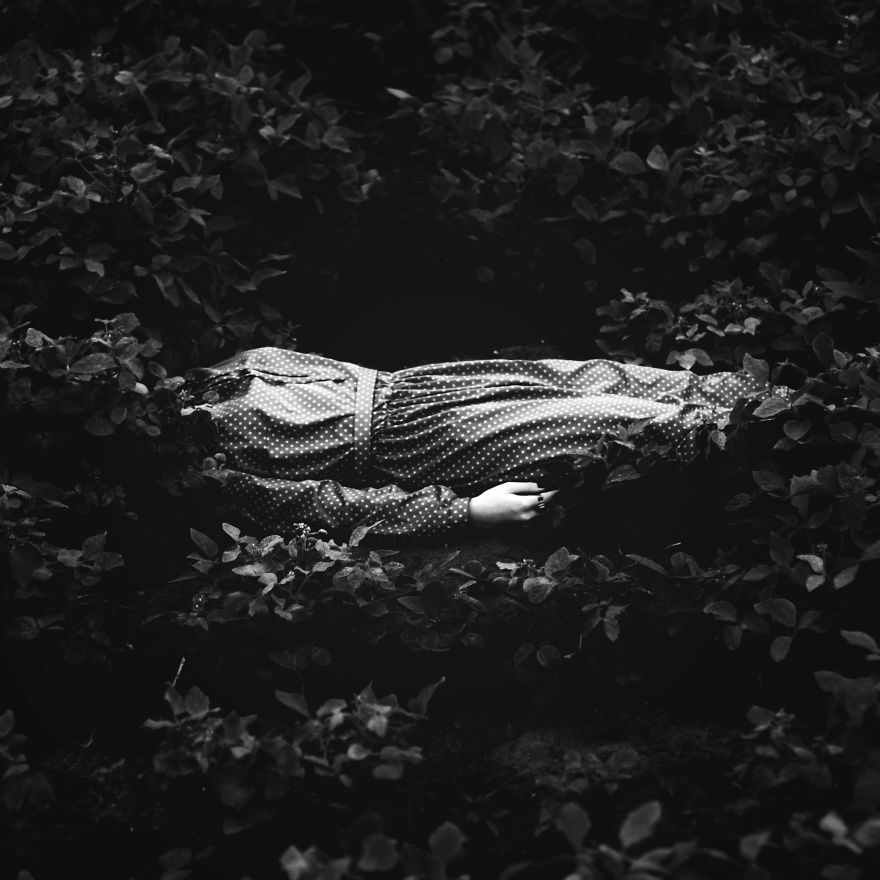 Artist Creates Surreal World Of Headless Clones In His Hide And Seek Series Artist Creates Surreal World Of Headless Clones In His Hide And Seek Series