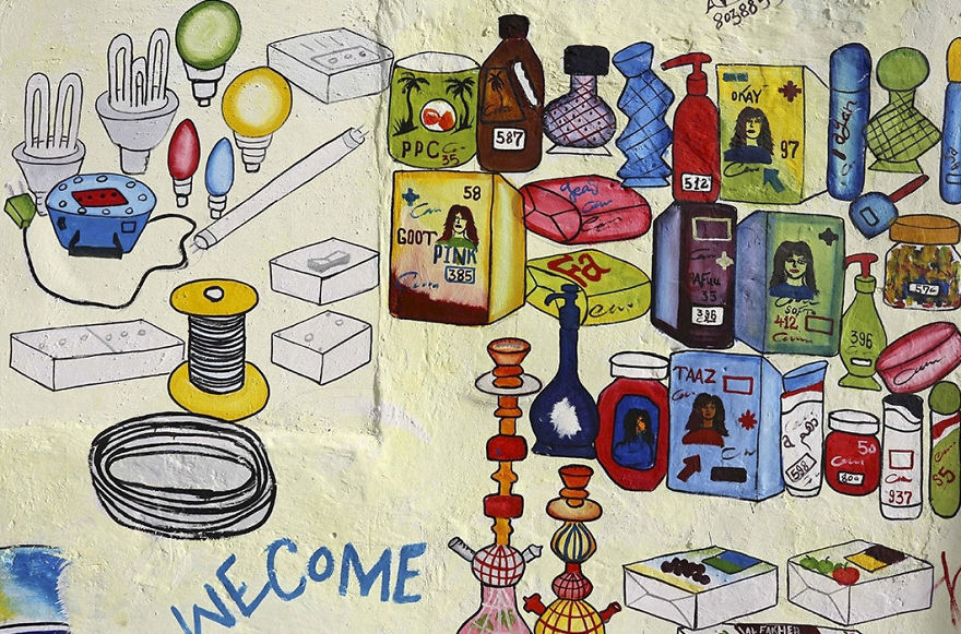 Artist Turns Fa&ccedil;ades Of Small Businesses Into Works Of Art In Somalia