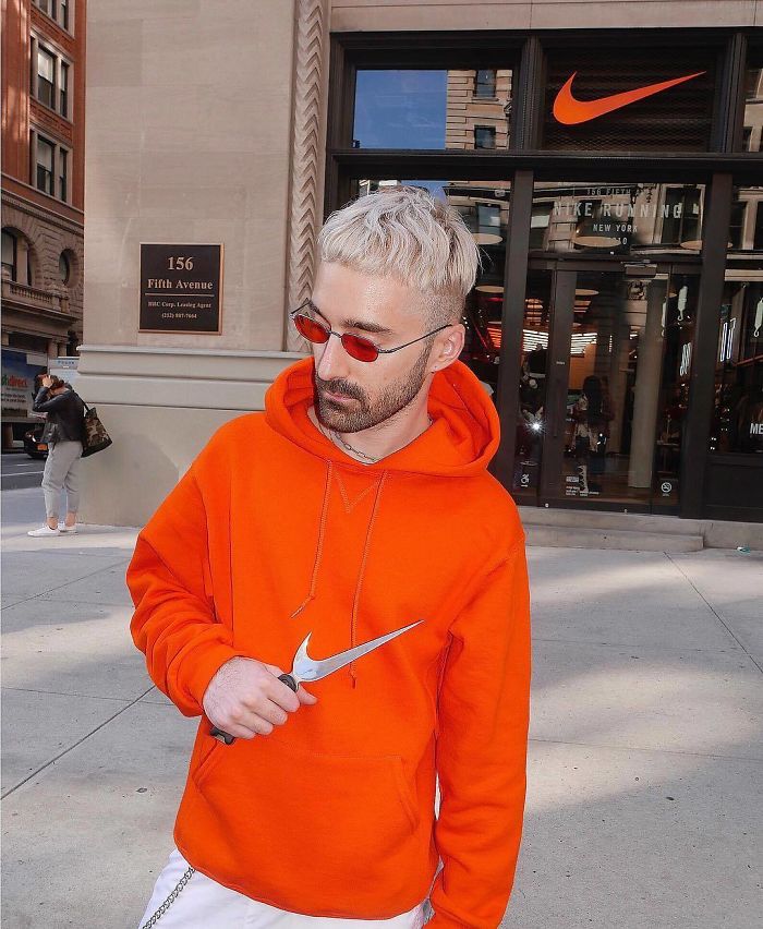 Artist Turns Logos Of Famous Brands Into Weapons, And The Result Is Dangerously Awesome Artist Turns Logos Of Famous Brands Into Weapons, And The Result Is Dangerously Awesome