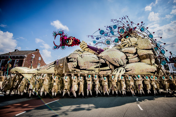 World’s Biggest Flower Parade With Millions Of Dahlia Flowers