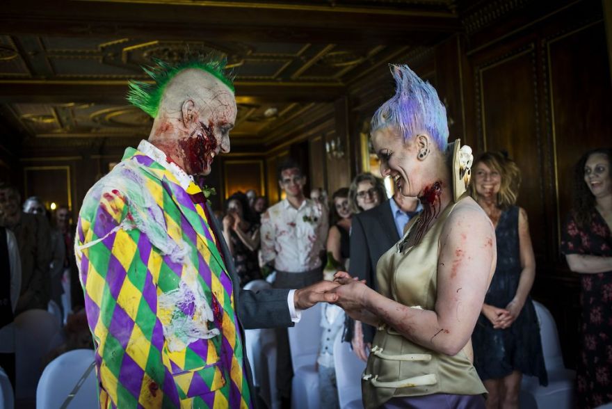 Creepy Wedding: Bride And Groom Get Married In The Style Of The Walking Dead Series