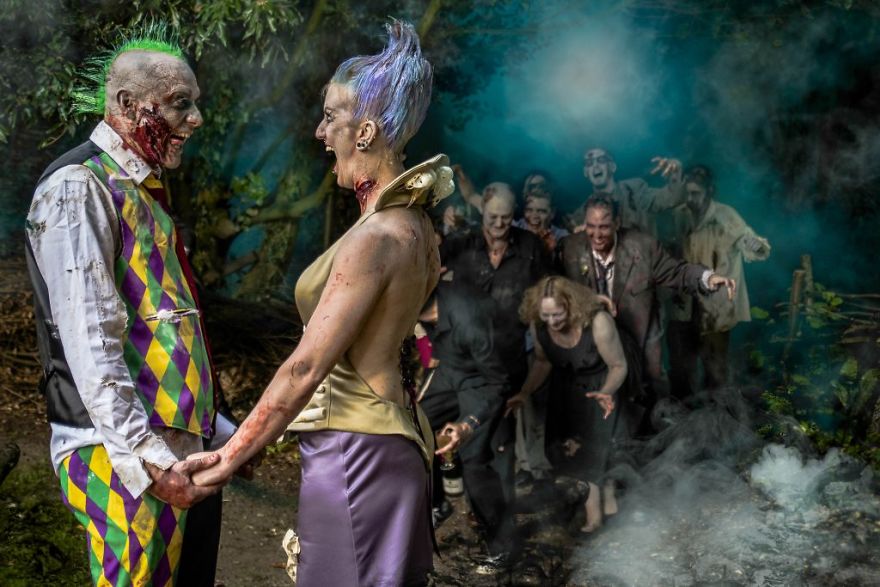Creepy Wedding: Bride And Groom Get Married In The Style Of The Walking Dead Series Creepy Wedding: Bride And Groom Get Married In The Style Of The Walking Dead Series