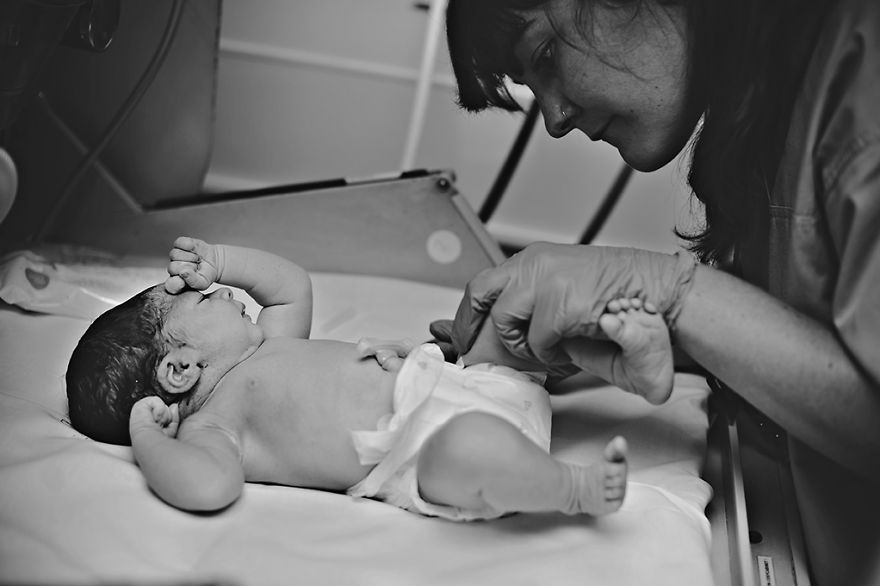 I Documented An Emotional, Tiring Yet Beautiful Miracle Of Birth