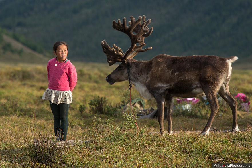 I Took Photos Of Adorable Kids With Their Reindeer In The Remote Taiga Mountains Of Mongolia