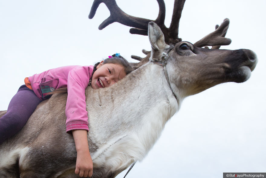 I Took Photos Of Adorable Kids With Their Reindeer In The Remote Taiga Mountains Of Mongolia
