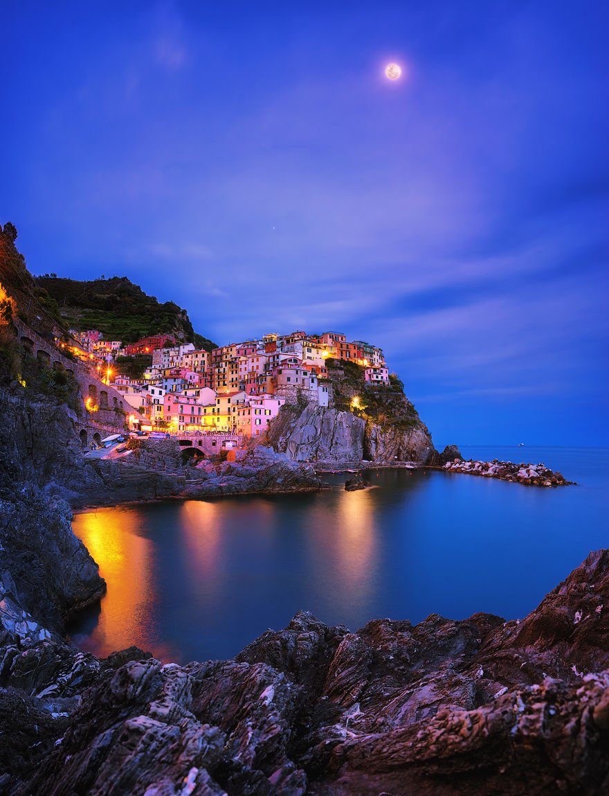 In Town | Moon Shines On Paradise Town, Italy - Asit Apornsupavit / Pna