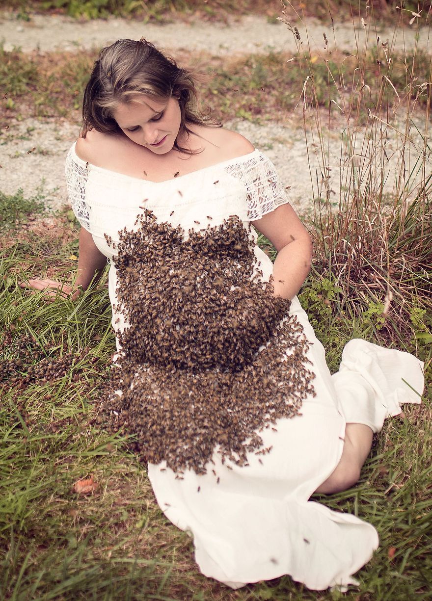 Pregnant Woman Poses With 20,000 Live Bees For Crazy Maternity Photoshoot Pregnant Woman Poses With 20,000 Live Bees For Crazy Maternity Photoshoot