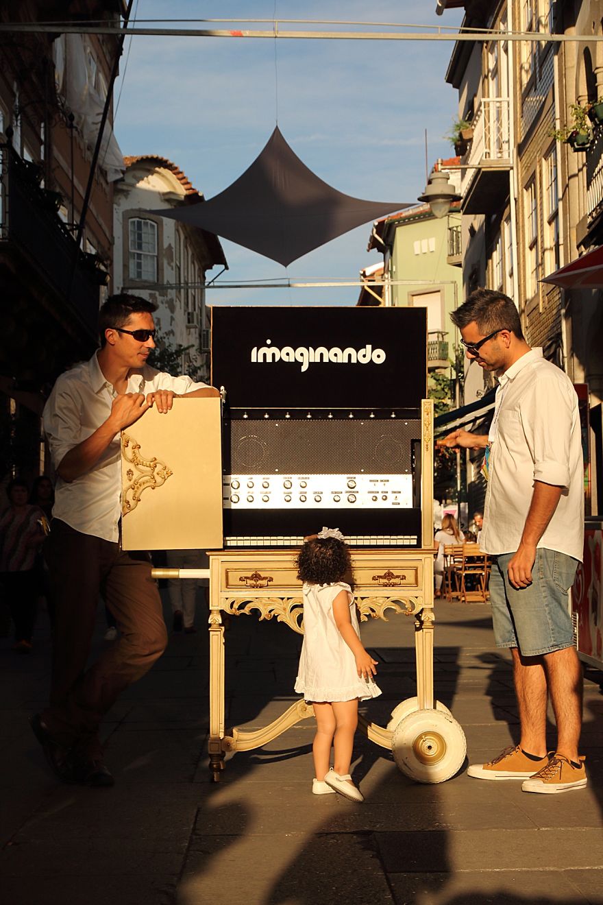 Turning Vintage Furniture Into A Crank Powered Synthesizer: The Digital Music Box