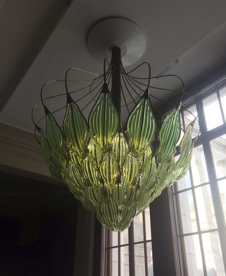 This ‘Living’ Lamp Actually Breathes Air, And It’s Straight Out Of A Sci-Fi Movie This ‘Living’ Lamp Actually Breathes Air, And It’s Straight Out Of A Sci-Fi Movie